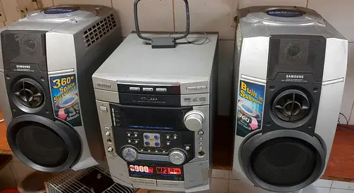 Samsung Mini Hi-Fi Stereo System with Dual Speakers - Semi Working Condition