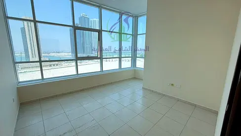 أجمل غرفة وصالة بأطلالات بانورميا تشطيب حديث موقع مميز في الممزر على الكورنيش مع بلكون بأطلالة باركن مجاني