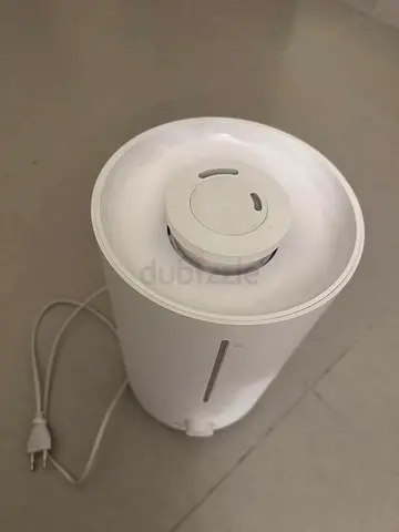 White Ultrasonic Humidifier - Compact Working Unit