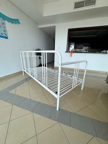 White Metal Single Bed Frame - Sturdy, Good Condition Convertible Day Bed (no mattress) - 90x200.