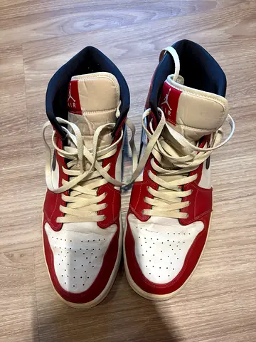 Red and White High-Top Jordan 1 red (Men's) - Pre-owned