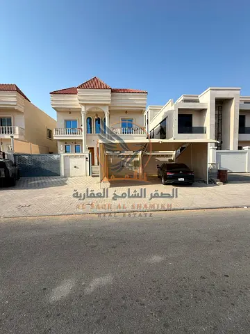 فيلا فاخرة للإيجار 5 غرف ماستر صالتين مجلس غرفة خادمة واستور مساحة 4500 قدم