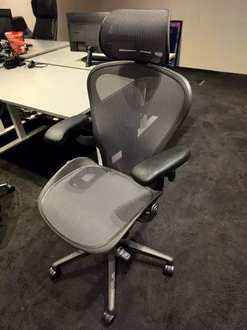 Remastered Version Herman Miller Aeron Office Chair Fully Options Excellent Condition With Headrest