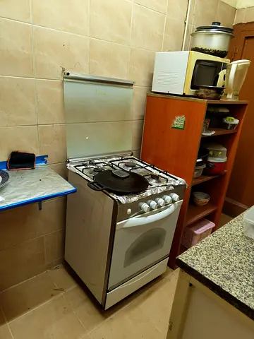 Used freestanding gas cooker with oven - working condition