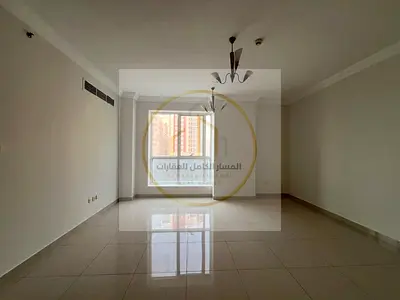 شقة مجددة بالكامل 3 غرف وصالة في المجاز 2 بتشطيبات حديثة ونظام سمارت هوم وإطلالات مفتوحة وباركينج مجاني