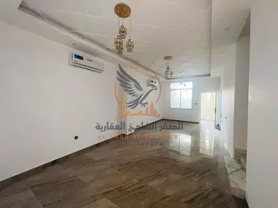 اقل سعر فيلا بعجمان تاني ساكن علي طابقين 3 غرف و 4 حمام مع استور تشطيبات حديثه وموقع مميز قريب من مخرج دبي وكل الخدمات