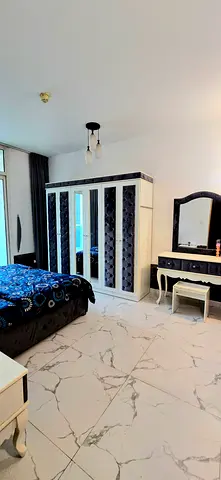 للبيع شقة فاخرة مفروشة بالكامل في أبراج الواحة – الراشدية 1، عجمان