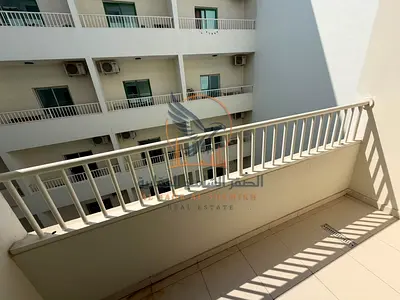 استديو للايجار مع  باركن  وبلكونه  وجيم ومسبح علي مخرج دبي في موقع مثالي  قريب من كل الخدمات