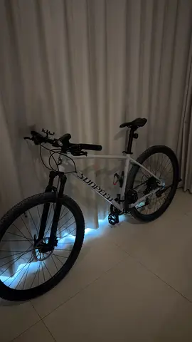 White Summit mountain bike - good condition, 21-speed, front suspension