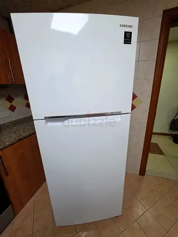 Samsung RT60K6000WW Refrigerator – Frost-Free, Fully Working, White