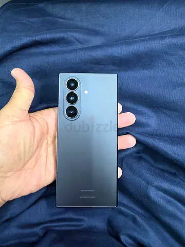 Samsung Galaxy phone Fold 7 256 GB  like a new 1 physical Sim 1 E sim