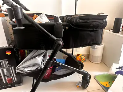Evenflo pivot Stroller and car seat with base