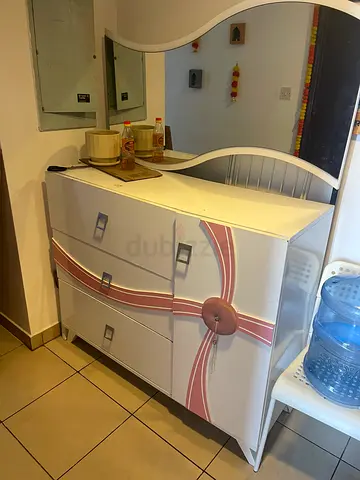 Dressing table