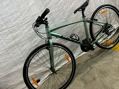 Hybrid bike Giant