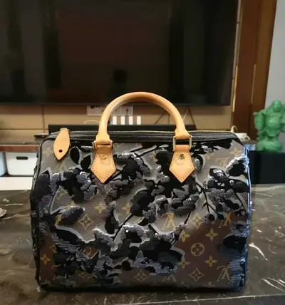 Lv crossebody bag