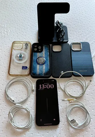 iPhone 14 pro max 1TB with 4 cases, 5 chargers and accessories - good working condition like new