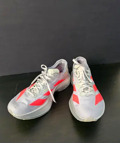 Lightweight white and coral running shoes, US 9