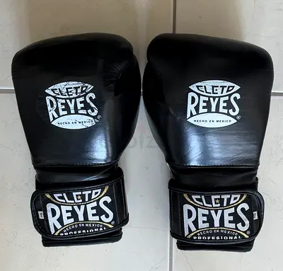 Cleto Reyes Professional Boxing Gloves - Black 12oz
