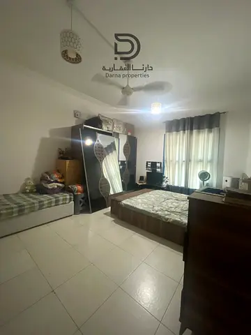 # | | 916 ² | 306,000 ** – |