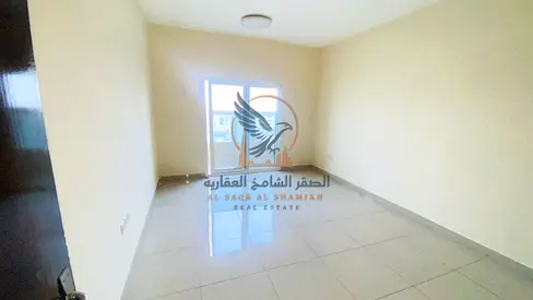 شقة غرفة وصالة للإيجار السنوي بحمامين وبلكونة وخزائن بالحائط مع نادي رياضي جيم بموقع استراتيجي وحيوي وجاهزة تماما للسكن الفوري المريح