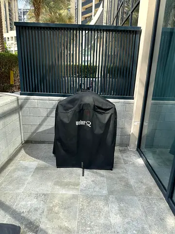 Weber electric grill with cover — good condition