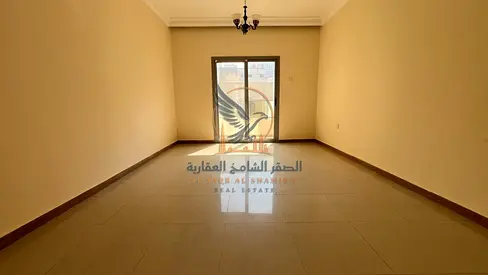 غرفه وصاله واسعه بتكييف مركزي في موقع مميز بتشطيبات لوكس قريب من الخدمات