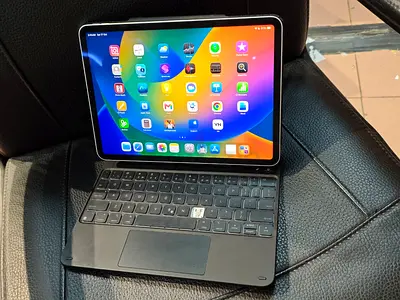 iPad Pro - M2 Chip -  with Magnetic Keyboard Case