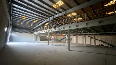 Warehouse for rent in Ajman, Al Jurf Industrial Area 2, with an area of ​​11,445 sq ft, ground floor area 7,625 sq ft