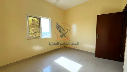 شقة غرفتين وصالة مع بلكونة خلف أسواق الإمارات موقع متميز لايجار السنوي في عجمان