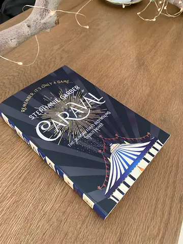 Book "Caraval" by Stephanie Garber