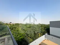 5 bed/ ready to move/ master /with pool