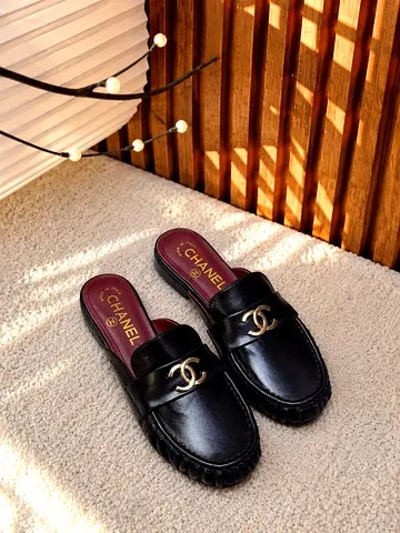 Chanel women's leather black slippers