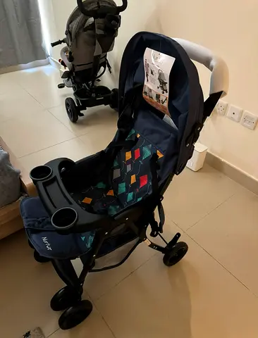 Lightweight baby stroller with cup holders and recline