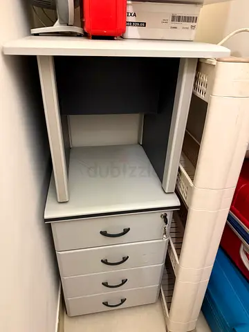 Office 4 drawers on wheels plus corner table