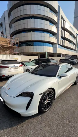 Porsche Taycan 4S 2023 GCC Specs agency warranty