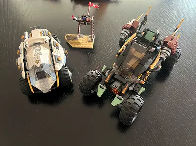 No minifgs. Lego Ninjago Day of the Departed bundle