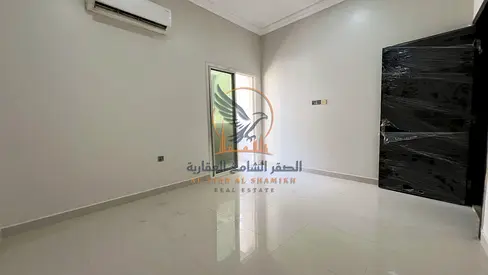 شقه غرفتين وصاله وبلكونه مساحه ممتازه شارع الشيخ عمار مساحه ممتازة سهل المخرج لدبي