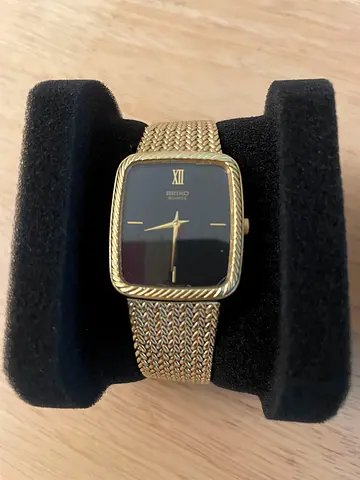 Vintage gold-tone Seiko dress watch with mesh bracelet
