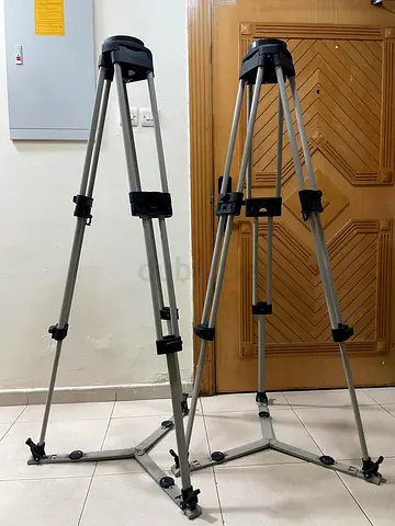 Vinten heavy duty leg for broadcast for sale, urgent sale, minimum price