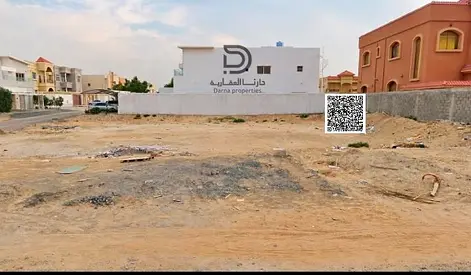 أرض سكنية زاوية شارعين للبيع في المويهات 1 عجمان، مفروزة قطعتين، ارتداد 6 متر، تصريح G+1، مساحة 10,000 قدم، تملك حر لجميع الجنسيات، السعر 2.9 مليون قا