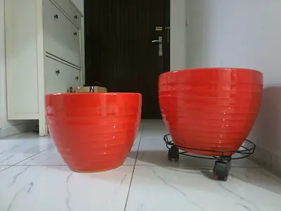 6 Large ceramic pots