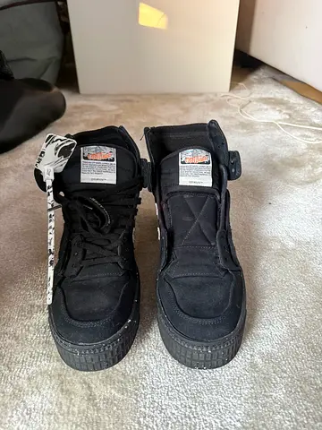 Used black high-top sneakers, size 40 — good condition