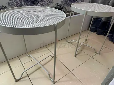 Set of 2 round metal side tables - light grey, mesh top