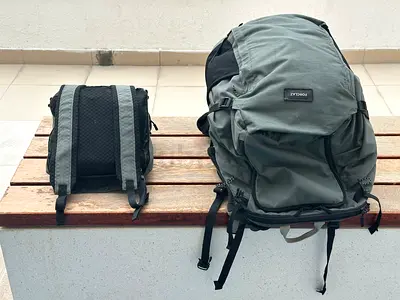Large hiking-travelling backpack with detachable daypack - good condition