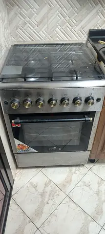 Used stainless steel freestanding gas oven with 4 burners