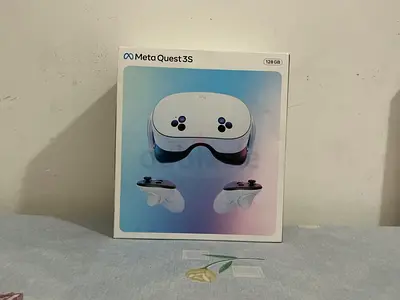 Oculus Quest 3s (Meta Quest 3s) VR Headset with Controllers - Good Condition