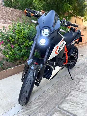 KTM duke 690 neat and clean