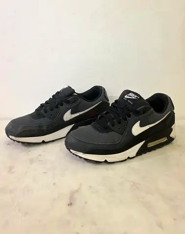 Nike Air Max 90 – US 9.5 / EU 43