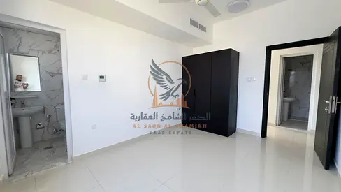 ثلاث غرف وصاله بنايه جديدة اول ساكن مساحه ممتازة 4 حمام جميع الغرف ماستر تكيف مركزي مع بلكونه تشتطيب راقي وموقع مثالي