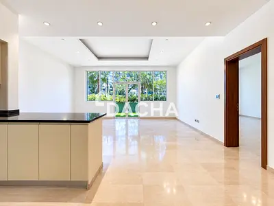Furnished/Unfurnished | Vacant | Private Garden